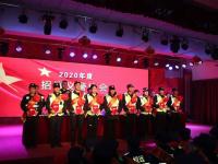 开云官方app入口-风雨同舟！选手团队合作赢得最终胜利