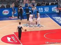 开云官方app入口-比赛中意外发生，裁判判罚引发争议