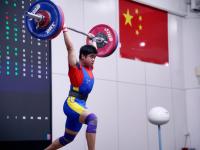 开云体育中国-举重选手挺举发力，实现突破