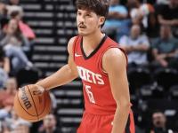 开云官网-猛龙惊险击败篮网，范乔丹绝杀姿态威猛