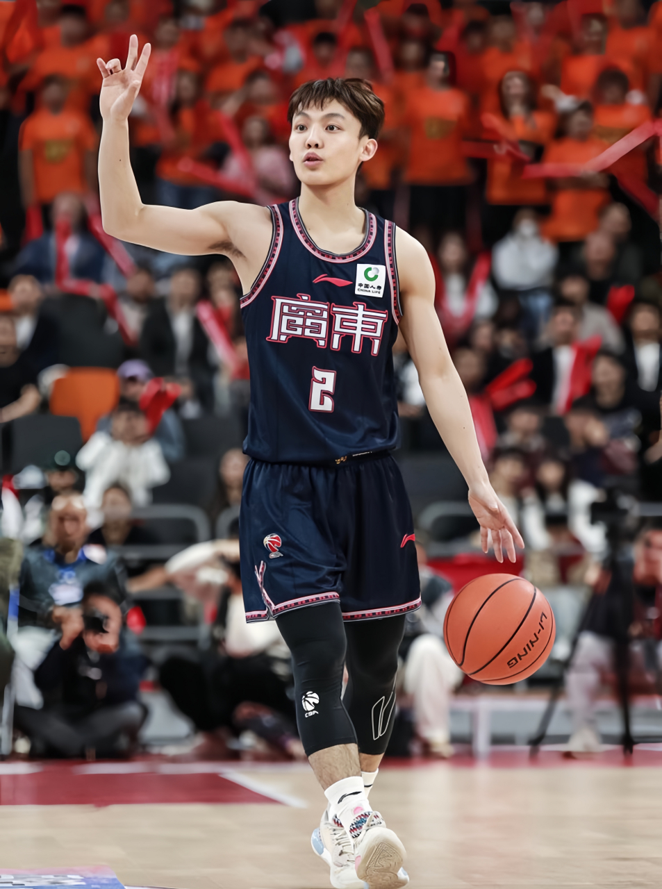 广东宏远队主场取得六连胜，稳居榜首位置的简单介绍