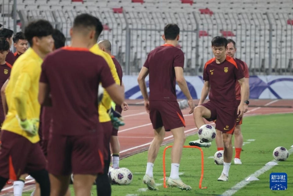 国足备战世预赛，教练组加紧磨合球队战术