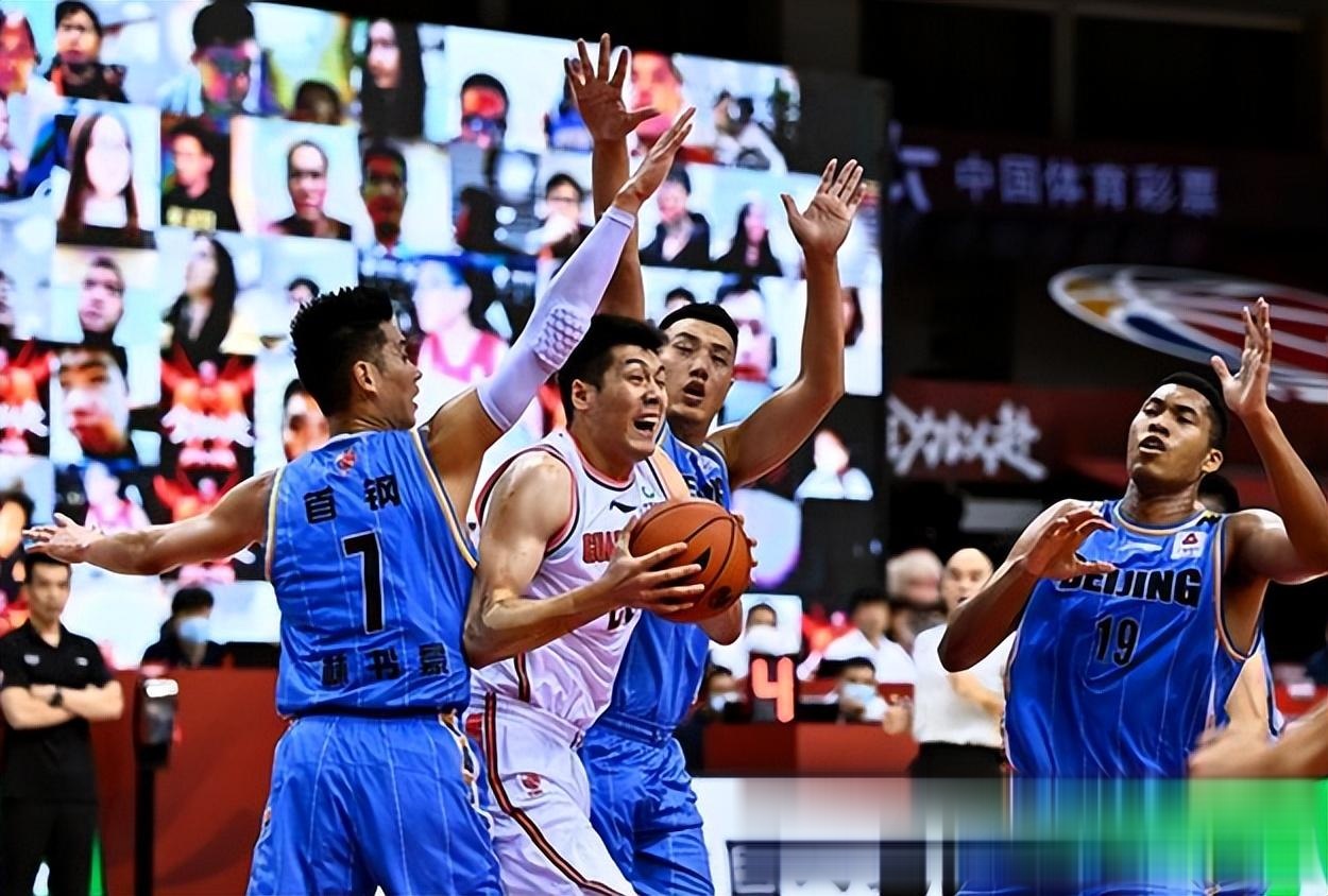 CBA联赛实力对抗再掀波澜，胜负难料