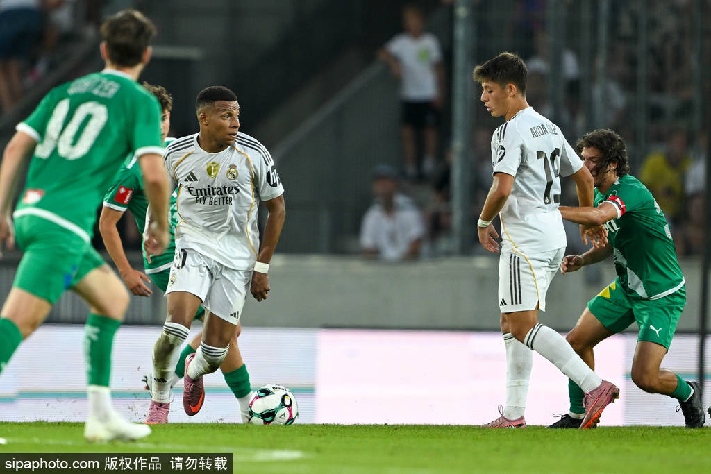 皇家马德里胜利后兴奋不已，士气高昂