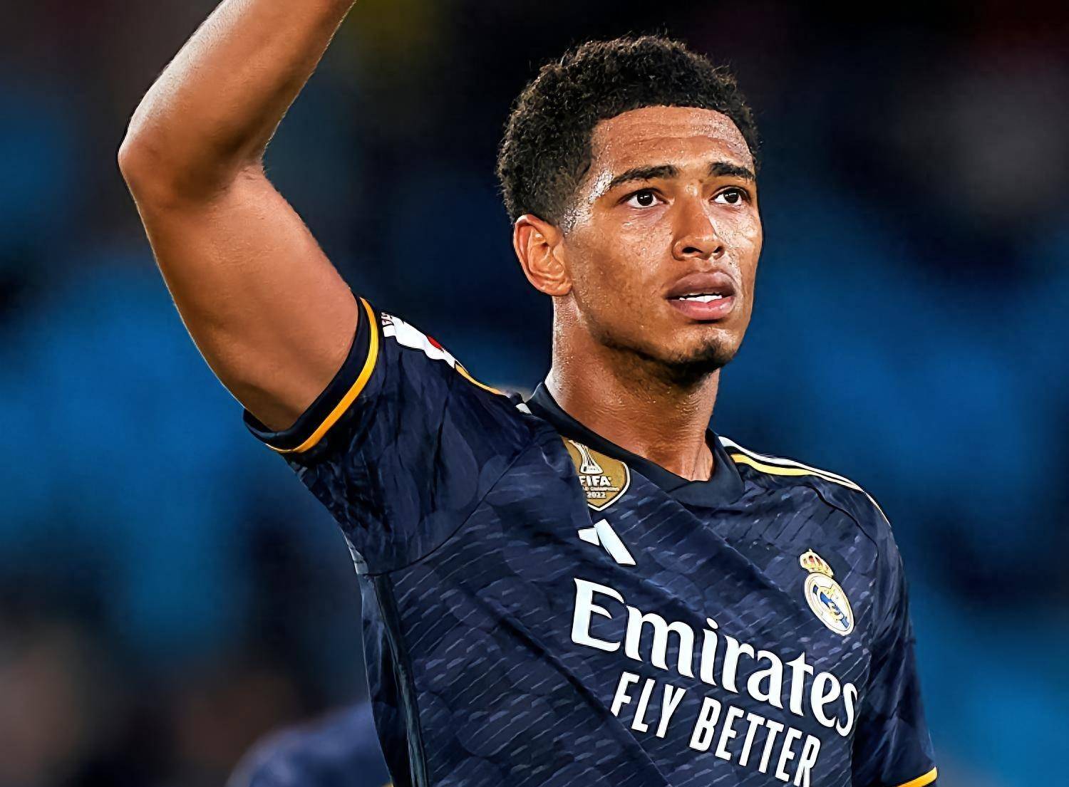 柏林联队主场连白，领跑积分榜