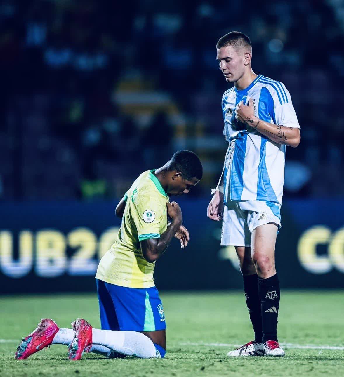 欧洲预选赛上,阿根廷队的凝聚力助其一路高歌胜利! 欧洲预选赛上,阿根廷队的凝聚力助其一路高歌胜利!