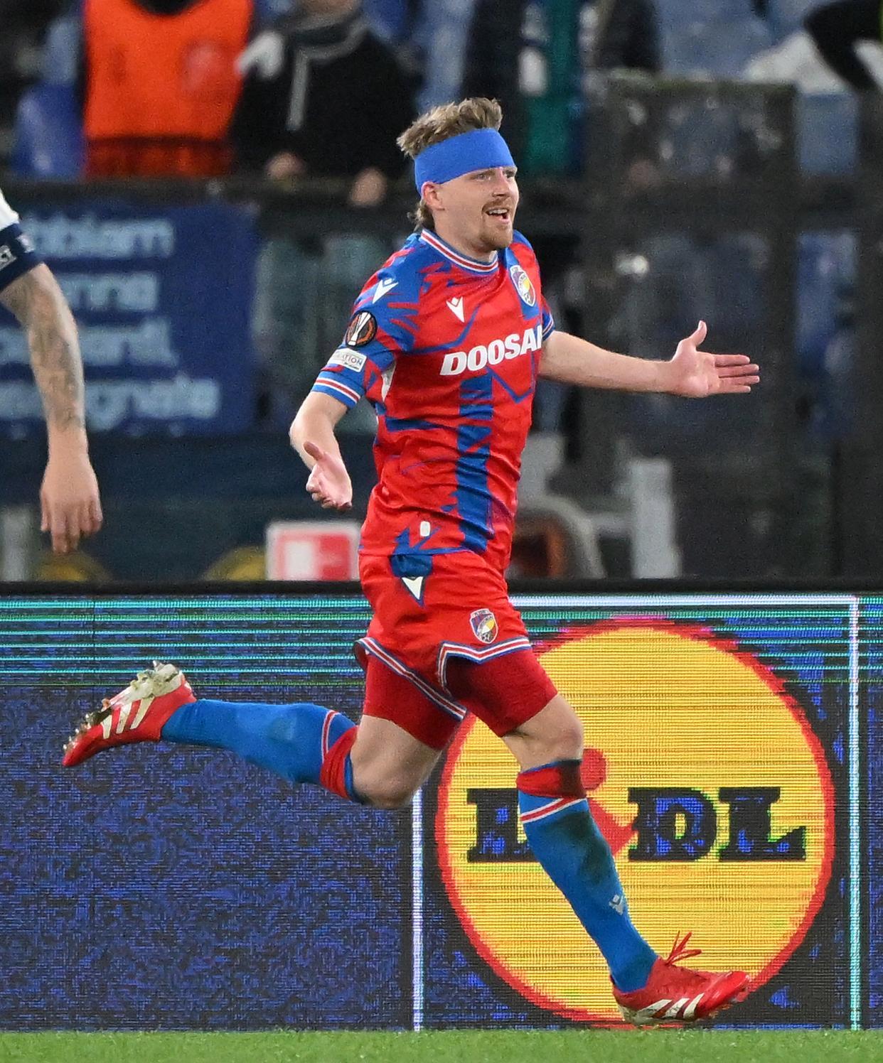 欧罗巴资格赛逐步接近,球队士气高涨 欧罗巴资格赛逐步接近,球队士气高涨