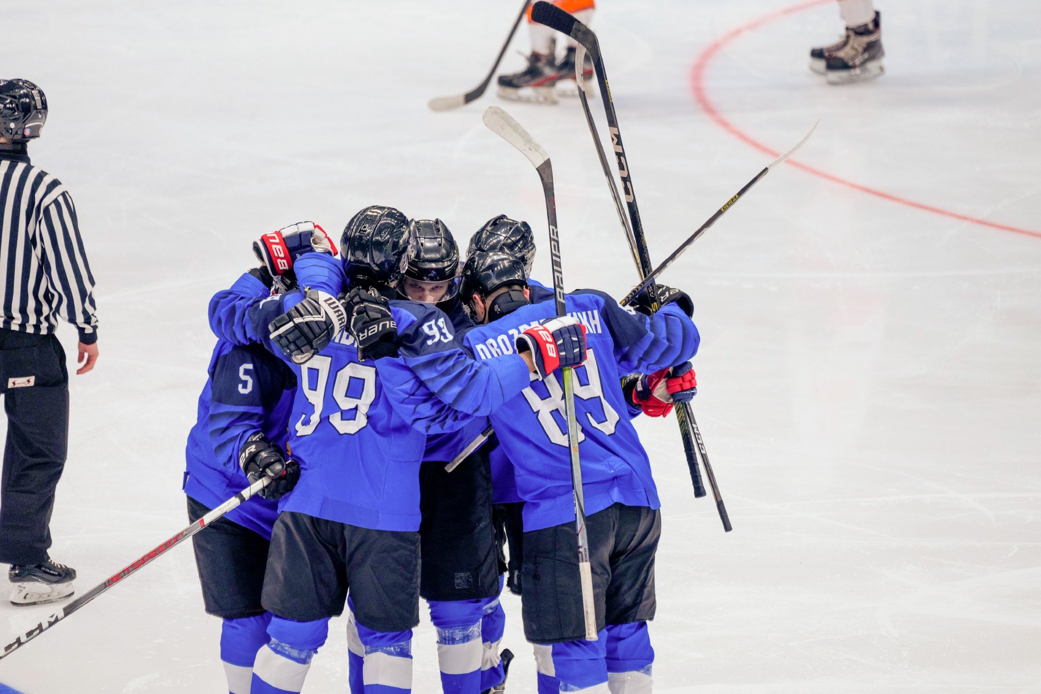 冰岛队在跨国赛事中全速冲刺