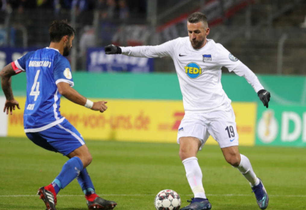 关于柏林赫塔逆转战胜对手，展现实力的信息