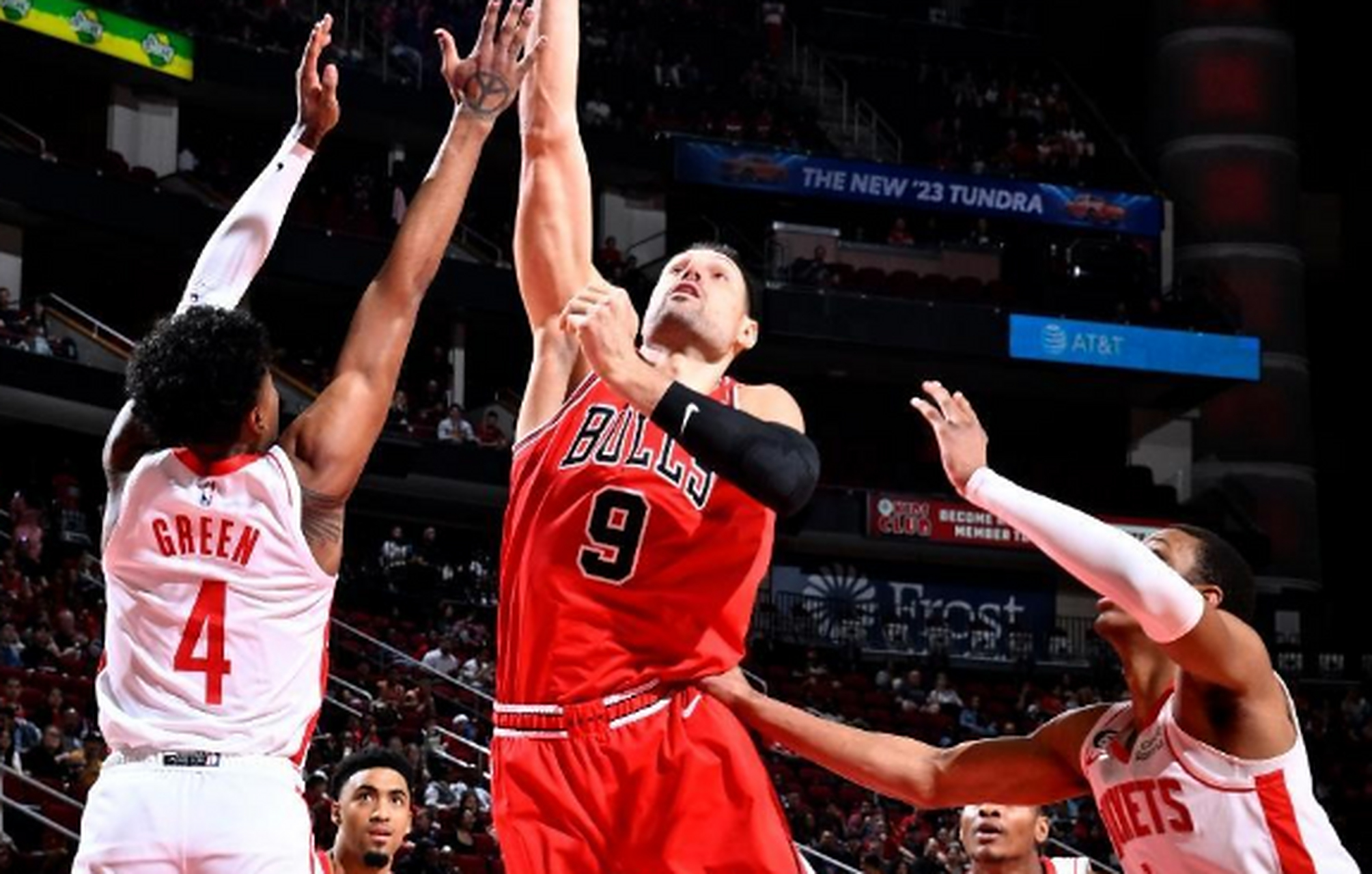 火箭客场擒下公牛,西部实力无人可挡 火箭客场擒下公牛,西部实力无人可挡