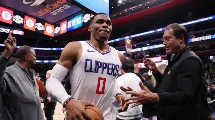 老鹰客场战胜黄蜂，取得两连胜