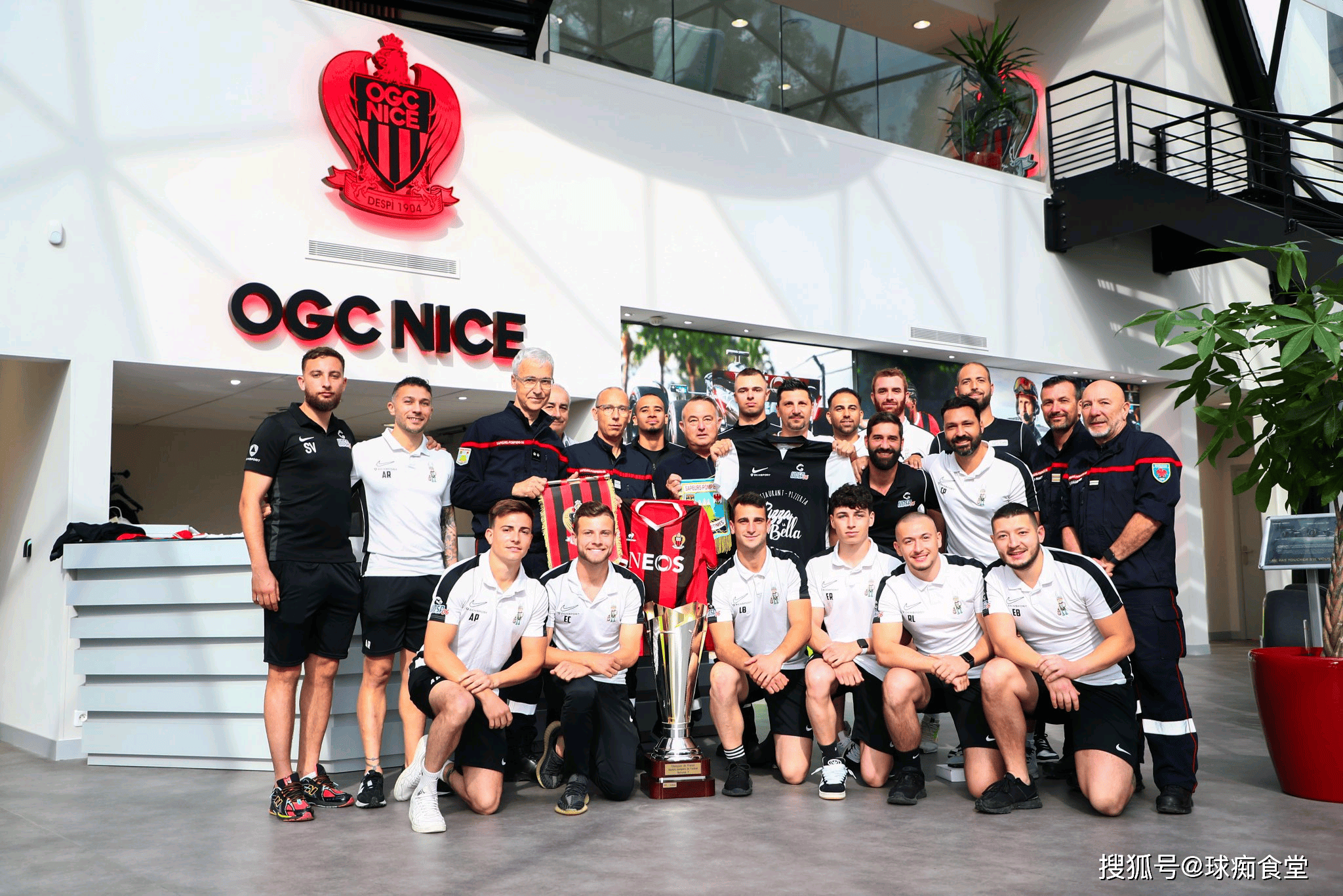 奥格斯堡在保级榜上继续领跑,稳固领先优势助力成功保级! 奥格斯堡在保级榜上继续领跑,稳固领先优势助力成功保级!