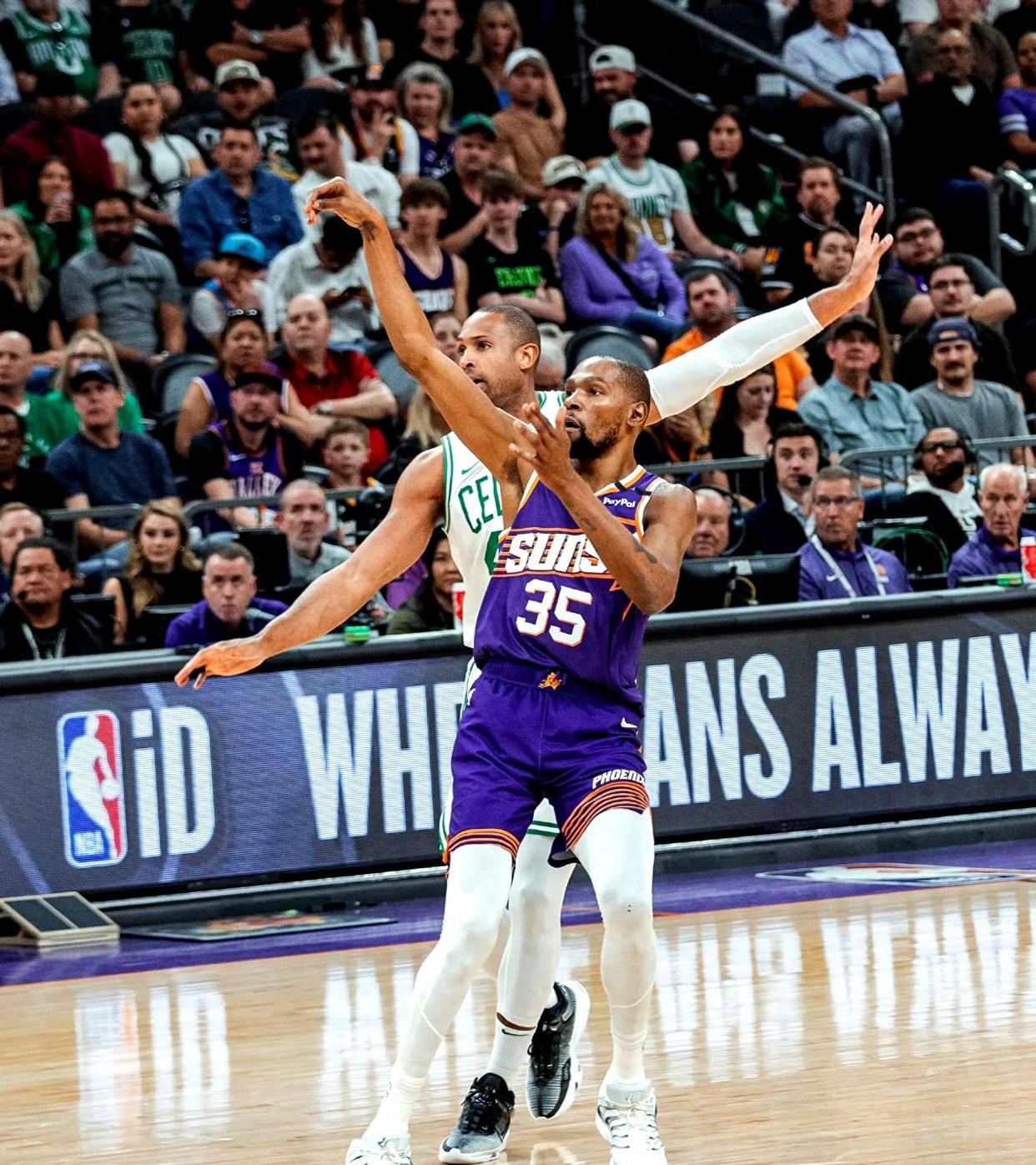 雄鹿大胜掘金取得四连胜