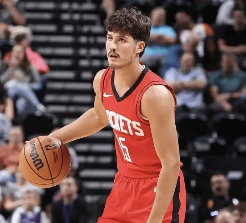 猛龙惊险击败篮网，范乔丹绝杀姿态威猛