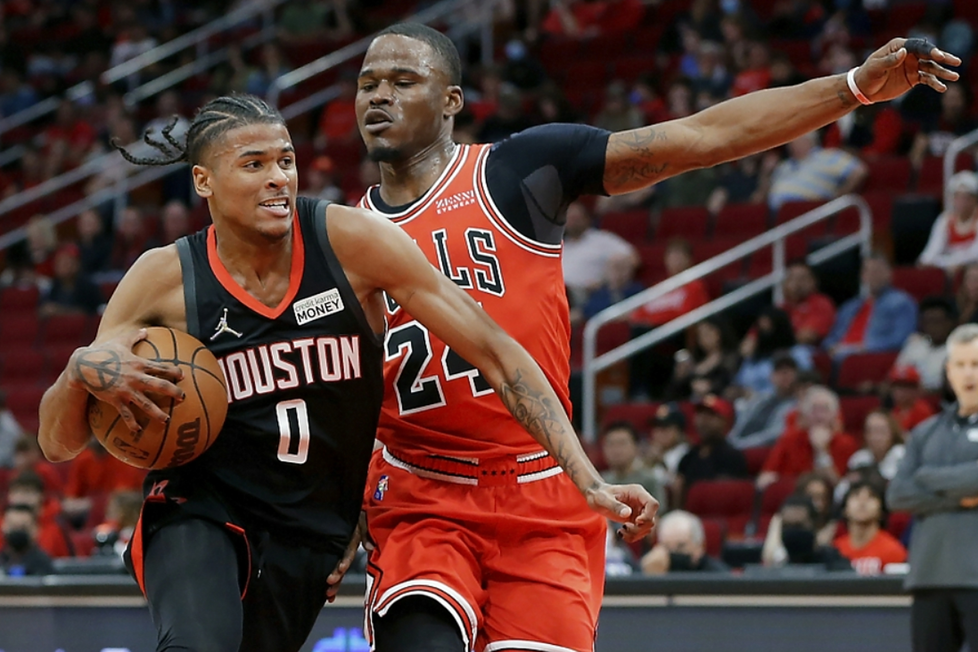 火箭主场力克公牛，终结连败