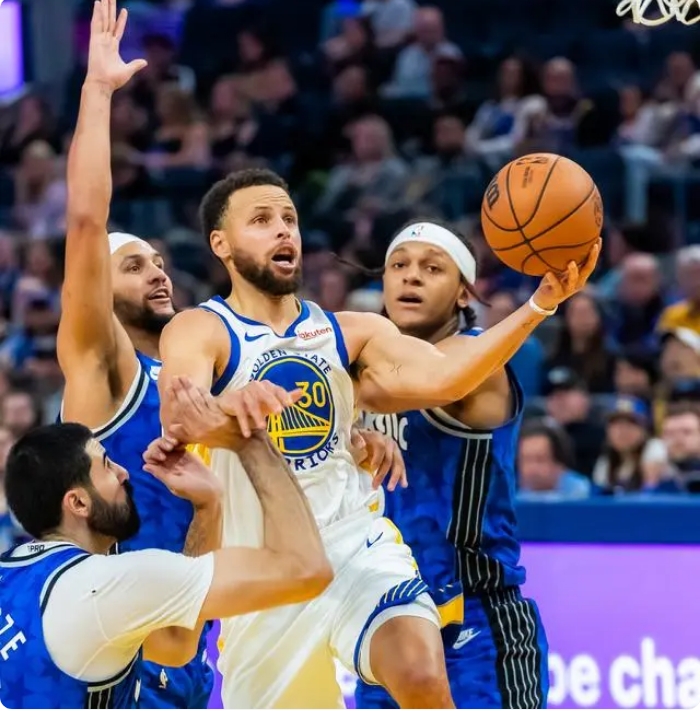 勇士大胜魔术，库里砍下全场最高