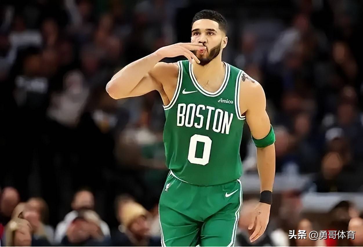 凯尔特人胜马刺：沃克高效得分
