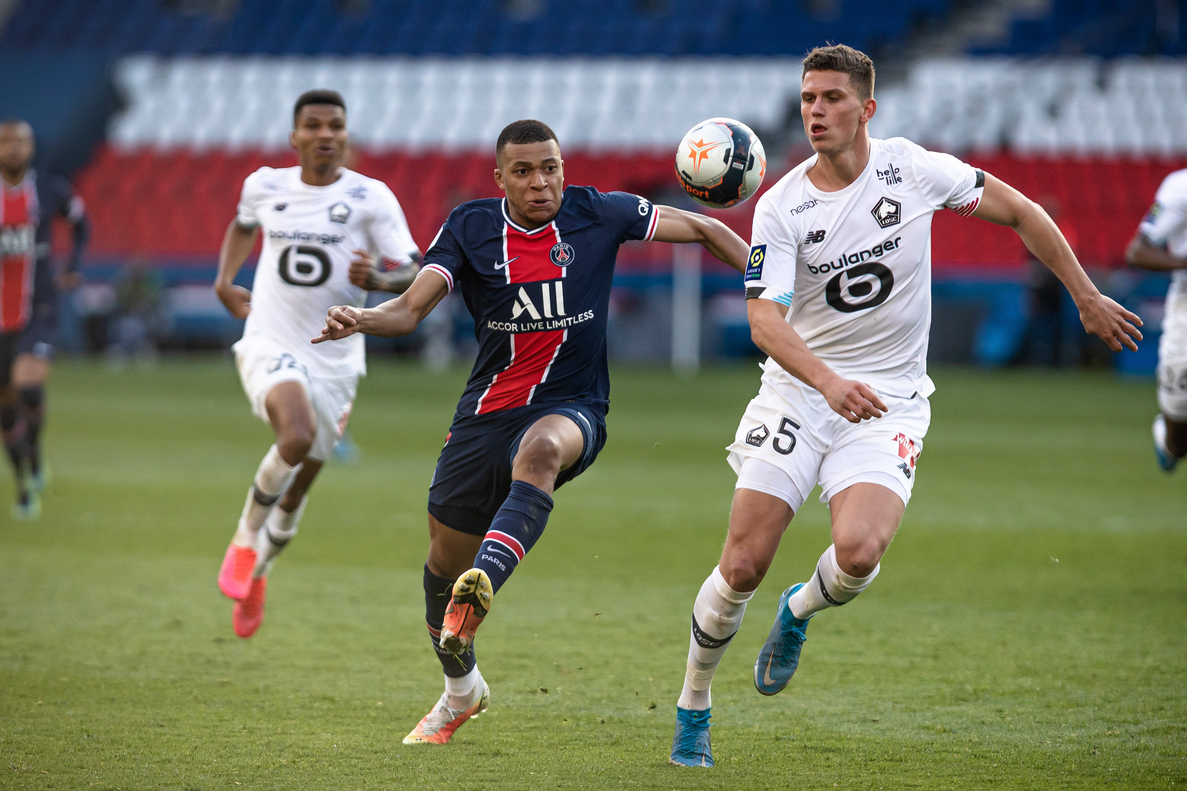 关于里昂足球俱乐部球员实现精彩进球，夺得胜利的信息